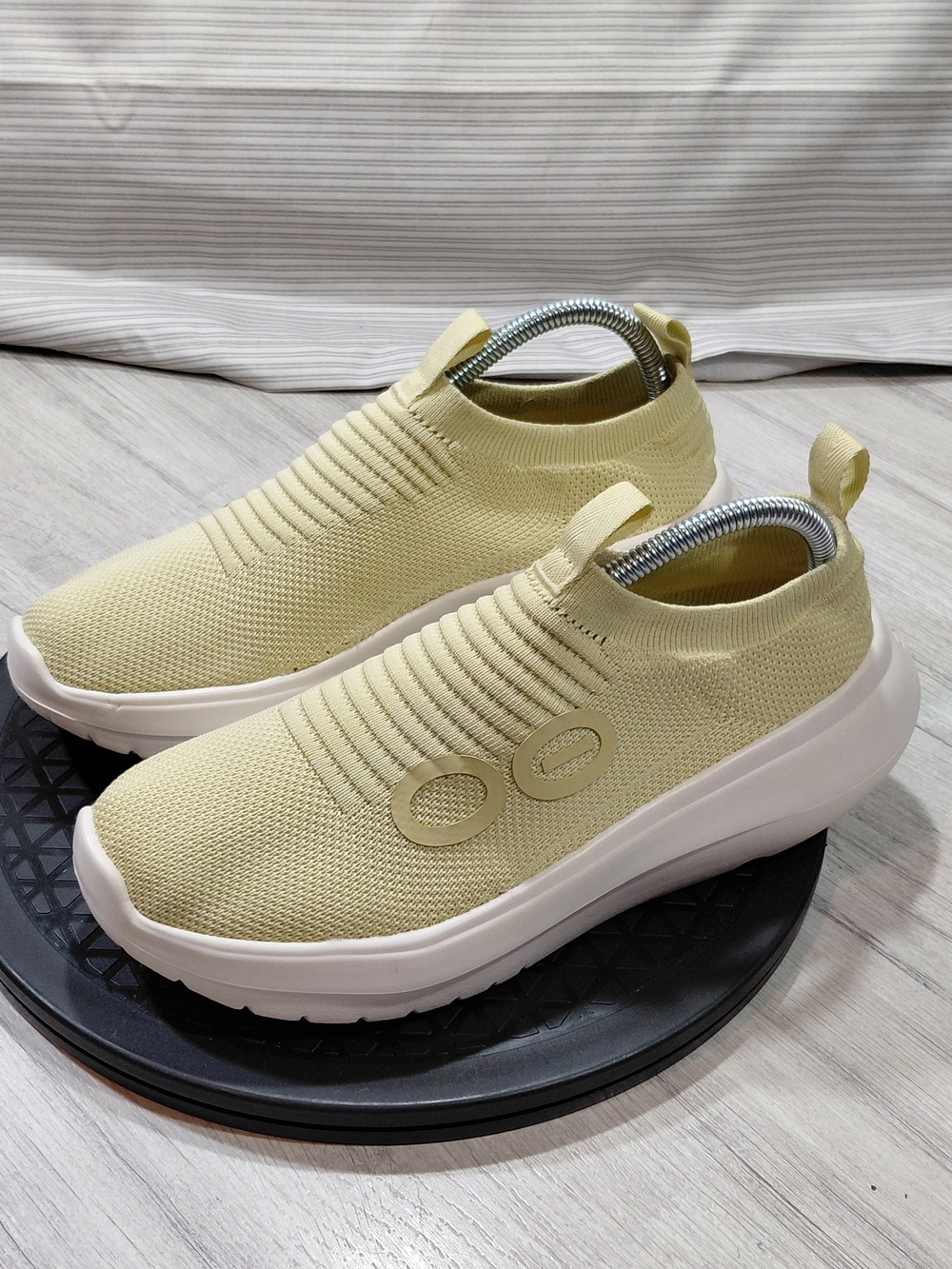 OOFOS Women's OOmy Zen Slip On Recovery Slip-On Knit Sneakers - Pale Yellow W9